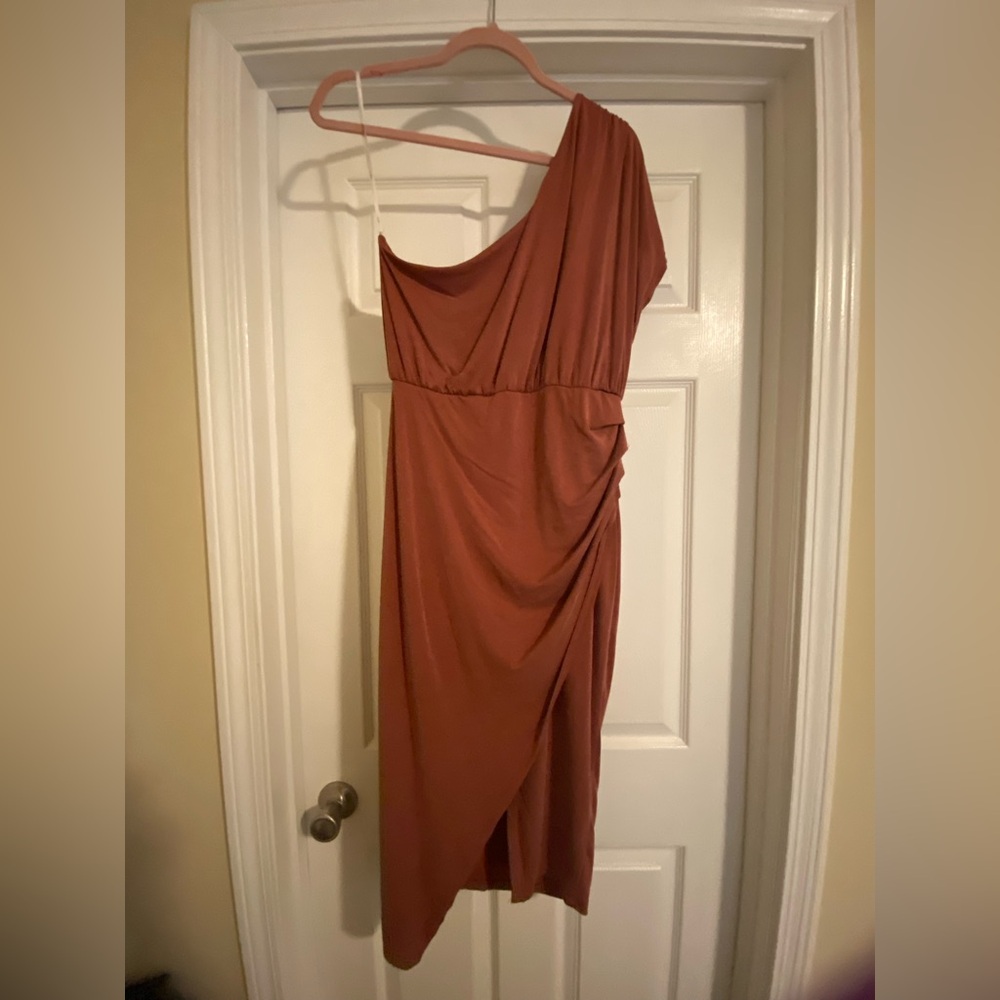 Lulu’s One-Shoulder Dress
